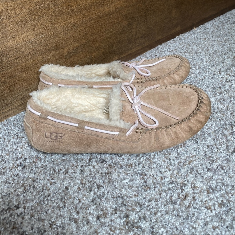 Good used condition Ugg slipper moccasins